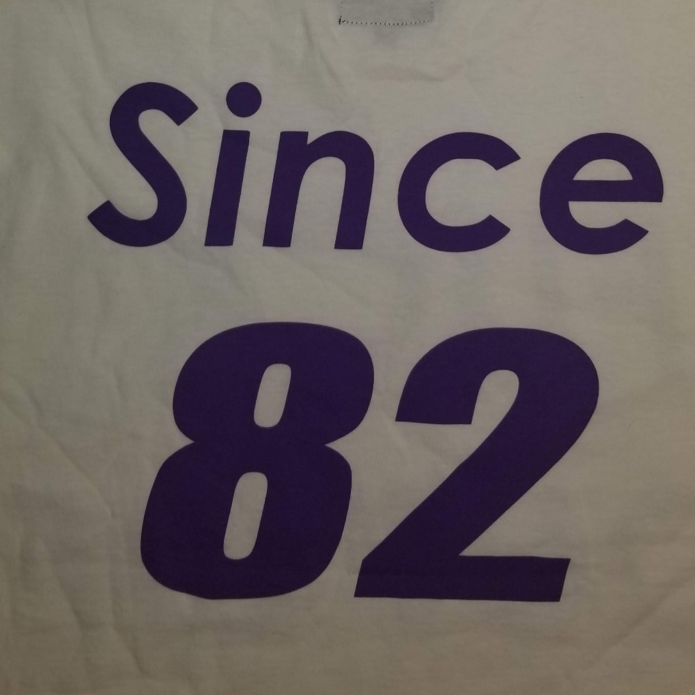 am SIZE LARGE T-SHIRT NEW YORK BASED BRAND CLASSIC